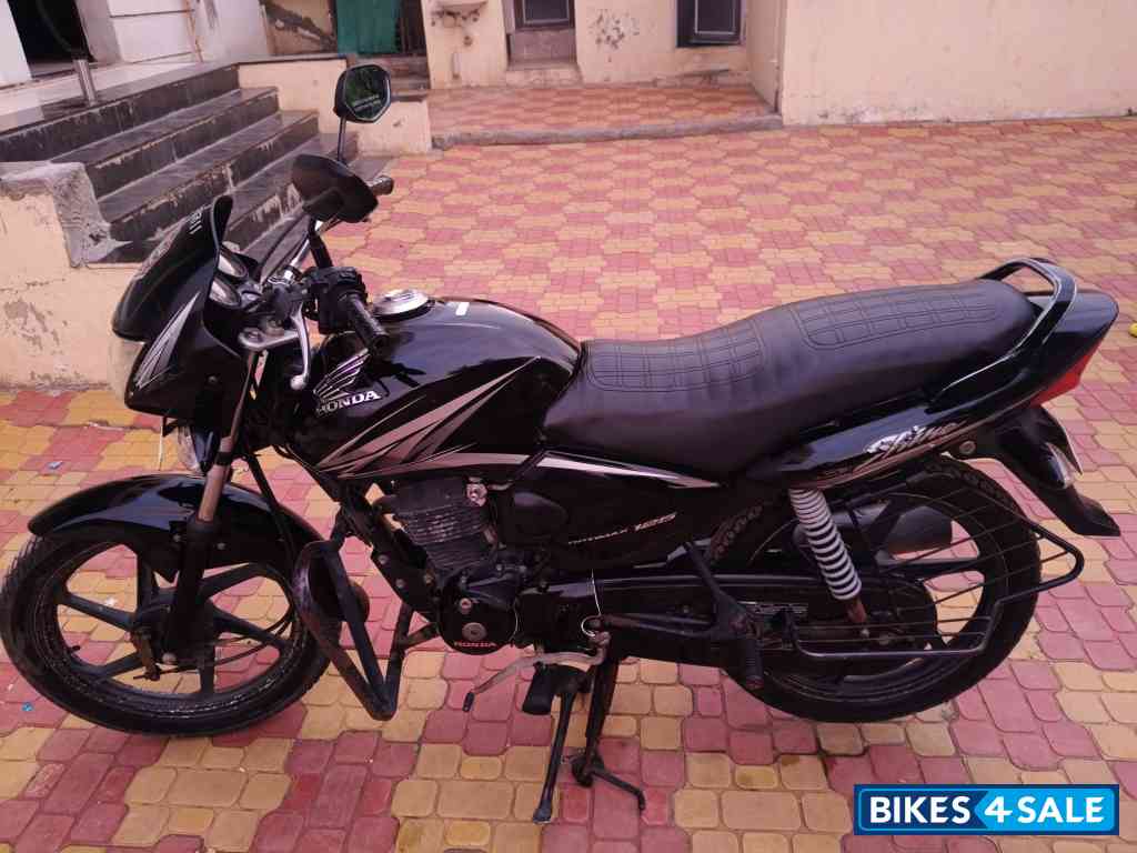 Black Honda CB Shine