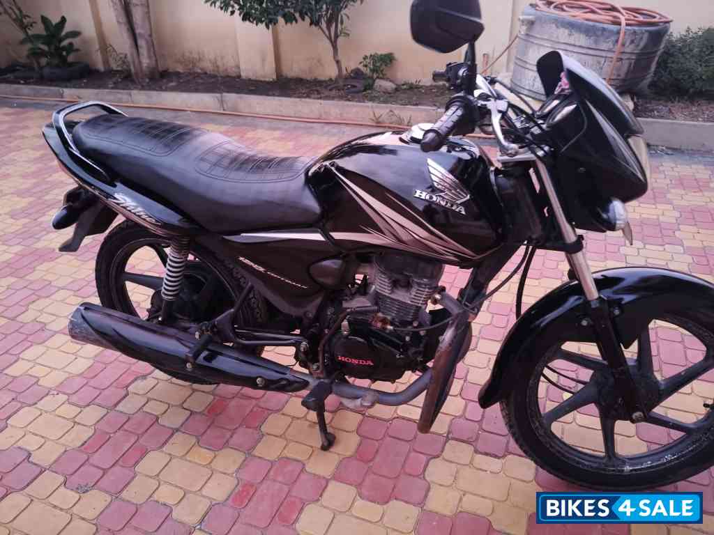 Black Honda CB Shine