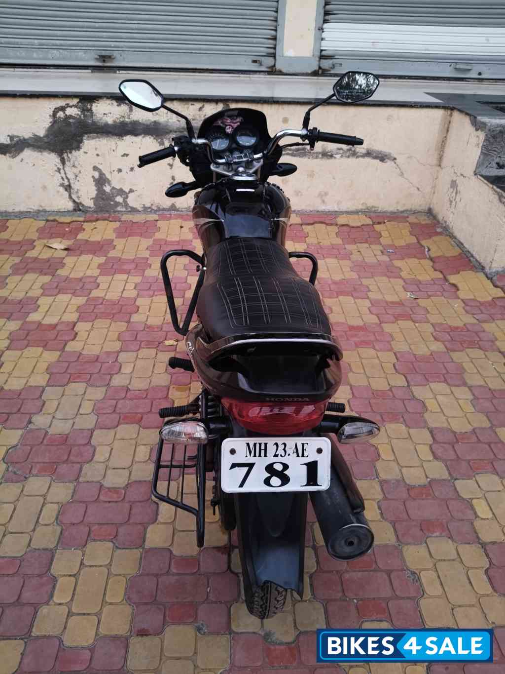 Black Honda CB Shine