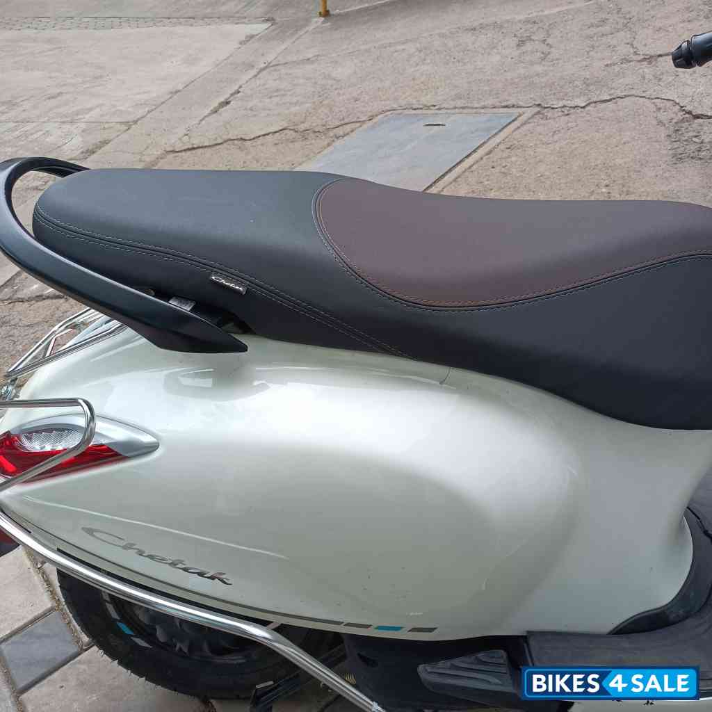 Moon White Bajaj Chetak 3502 Standard