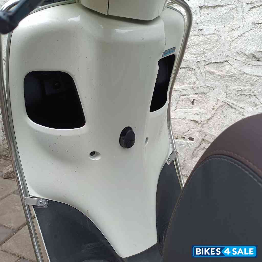 Moon White Bajaj Chetak 3502 Standard