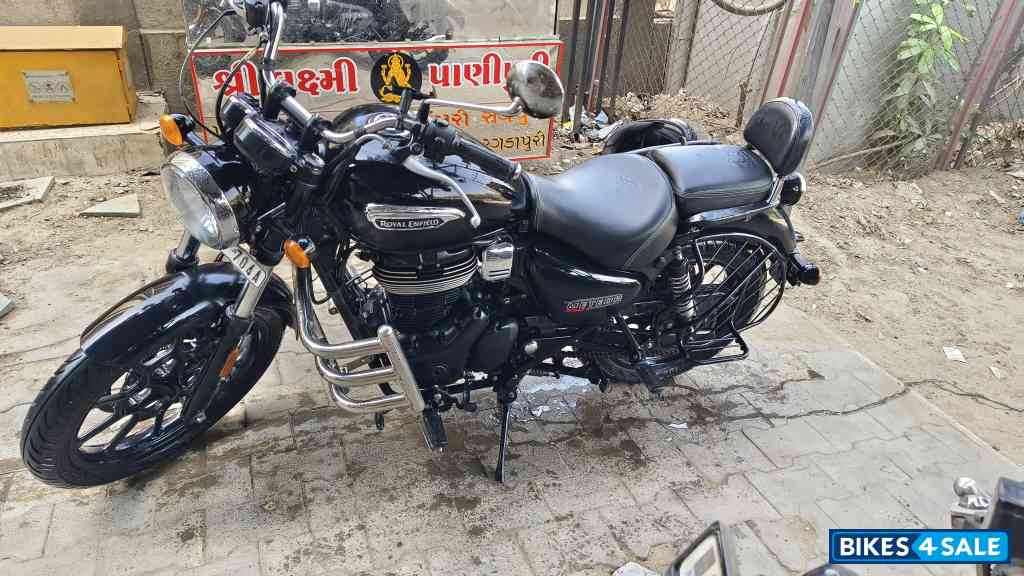 Black Royal Enfield Meteor 350 Stellar