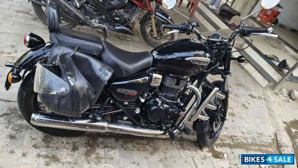 Black Royal Enfield Meteor 350 Stellar