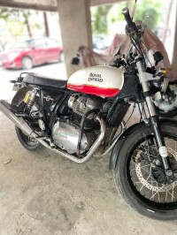 White Royal Enfield Interceptor 650 Twin