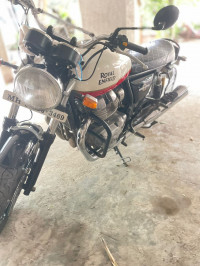 White Royal Enfield Interceptor 650 Twin