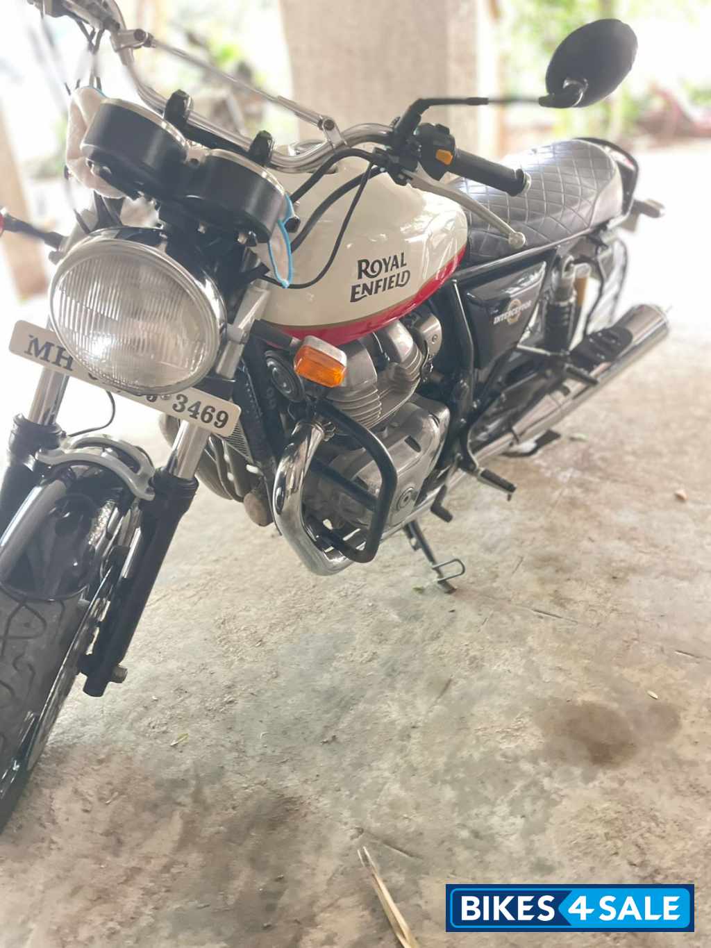 White Royal Enfield Interceptor 650 Twin