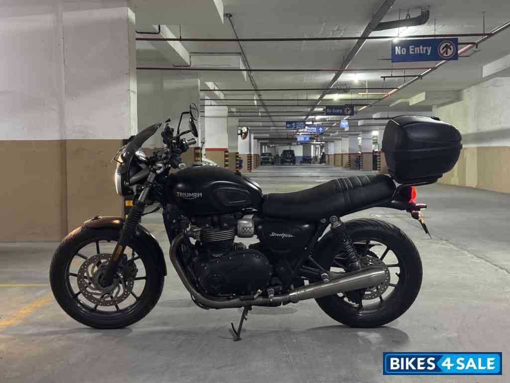 Triumph Street Twin