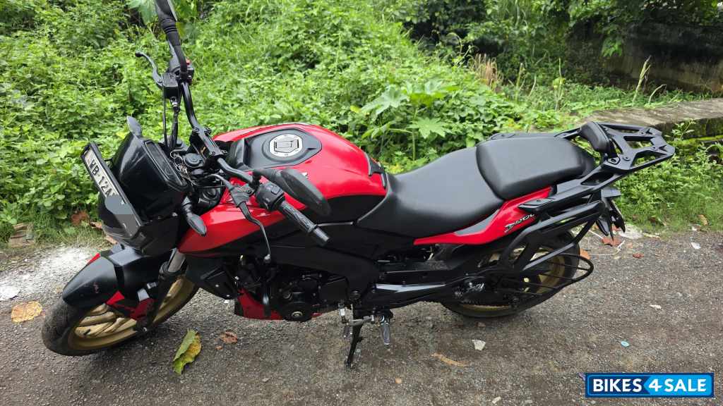 Red Bajaj Dominar 400
