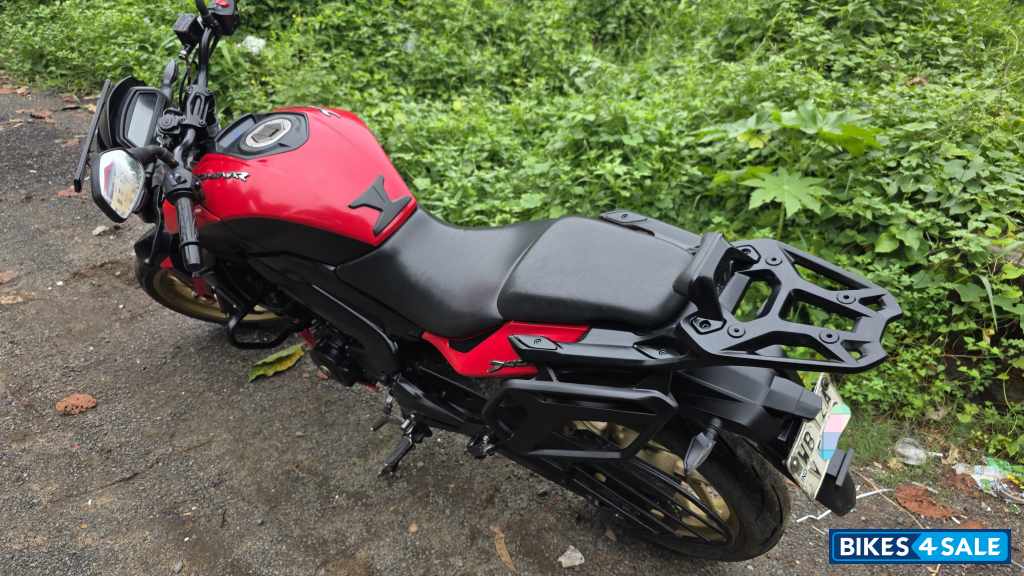 Red Bajaj Dominar 400