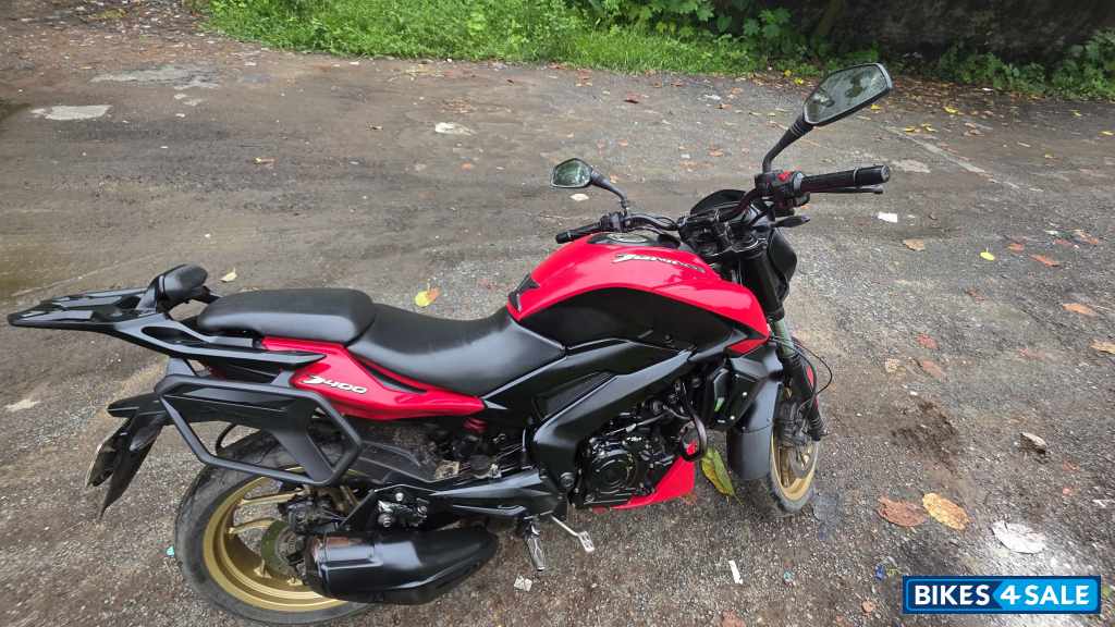 Red Bajaj Dominar 400