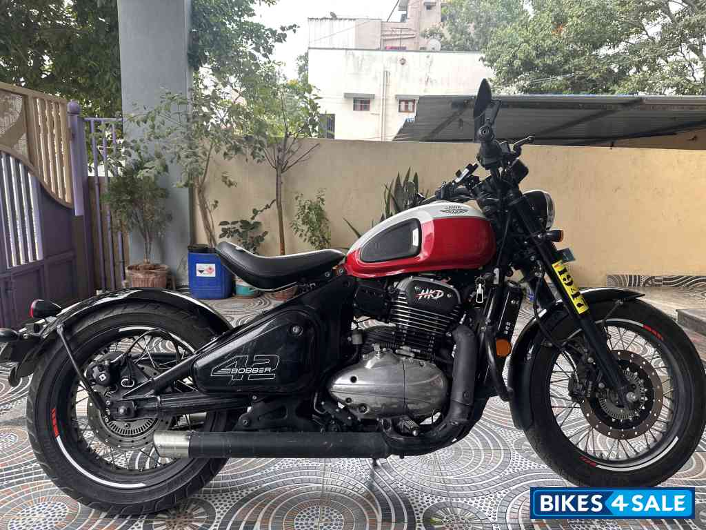 Jawa 42 Bobber Dual Channel ABS