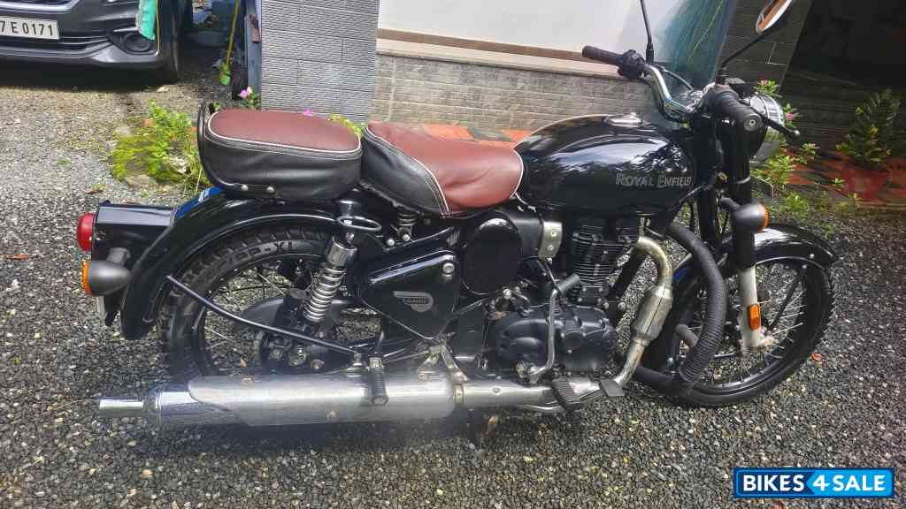 Pure Black Royal Enfield Classic 350