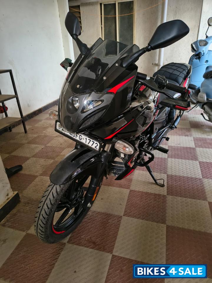 Bajaj Pulsar 220F