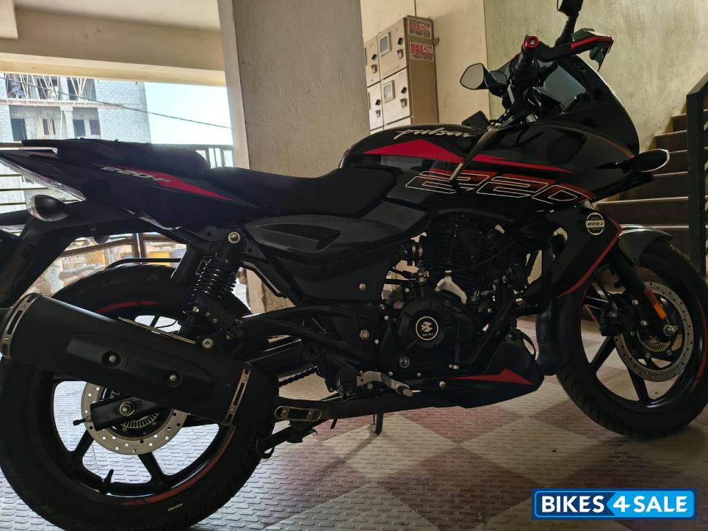 Bajaj Pulsar 220F