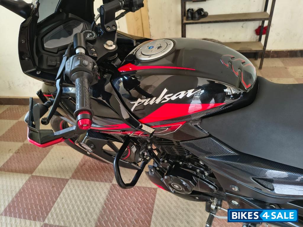 Bajaj Pulsar 220F
