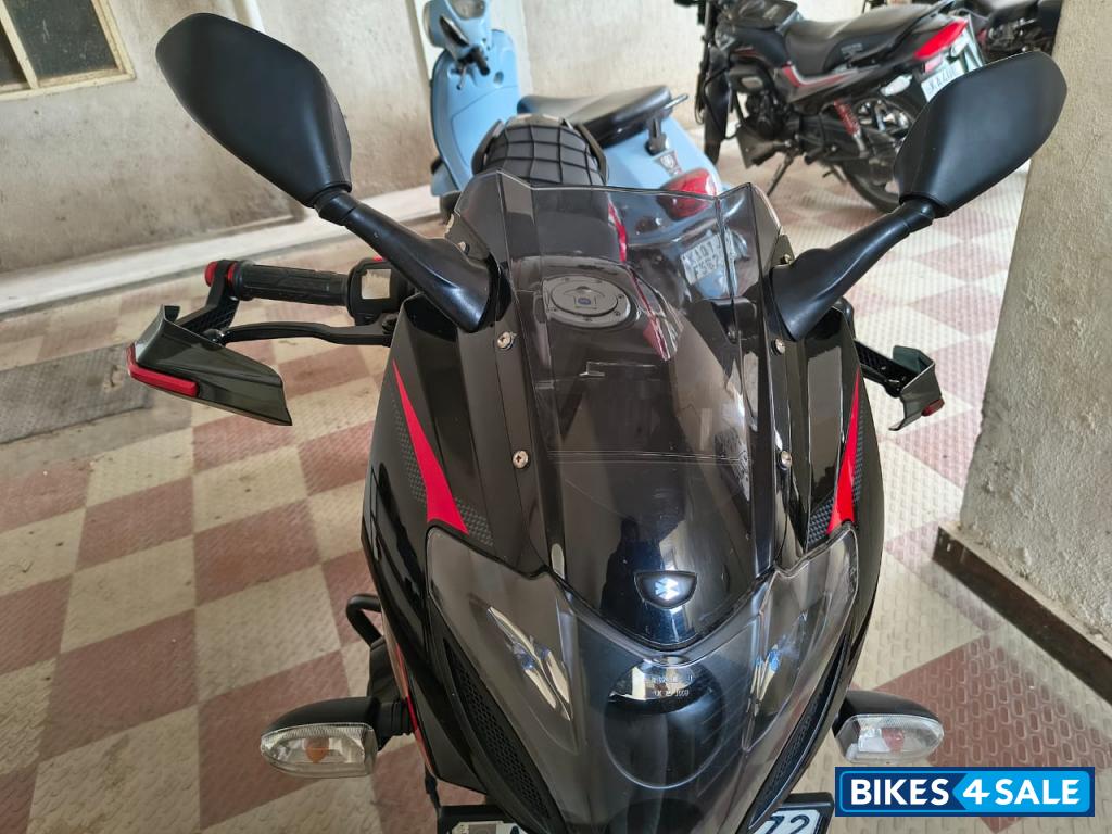 Bajaj Pulsar 220F