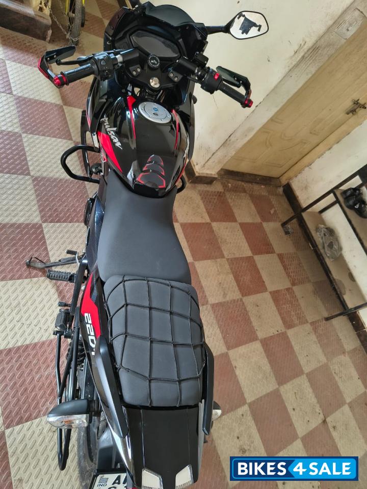 Bajaj Pulsar 220F