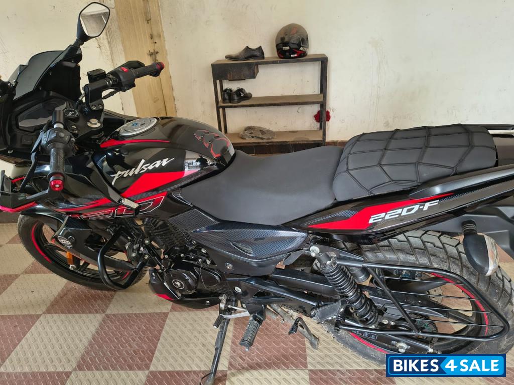 Bajaj Pulsar 220F