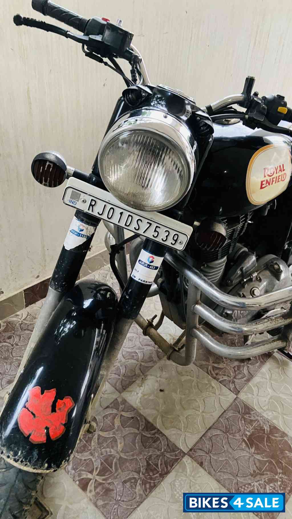 Black Royal Enfield Classic 350 BS VI