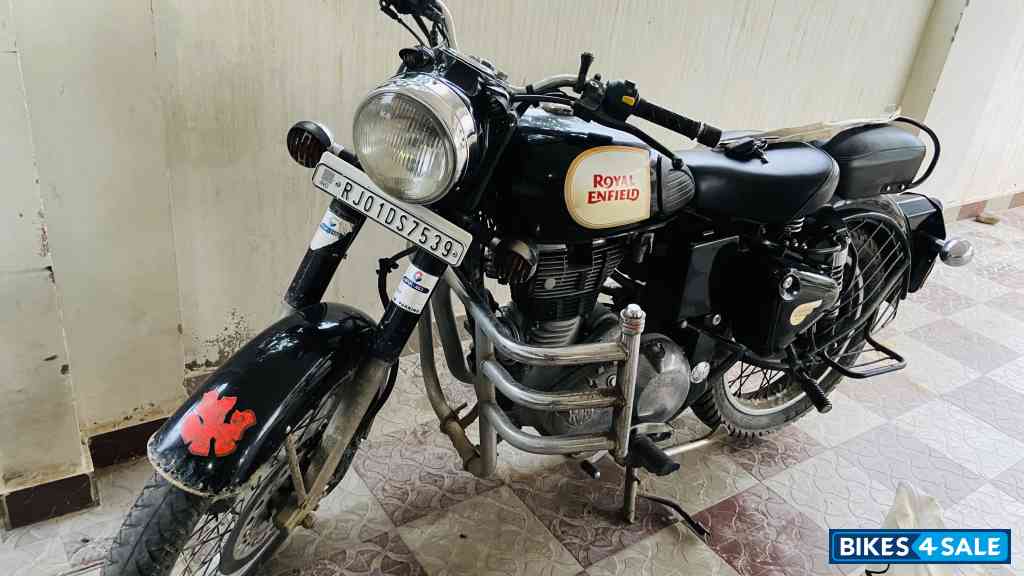 Black Royal Enfield Classic 350 BS VI Black Royal Enfield Classic 350 BS VI