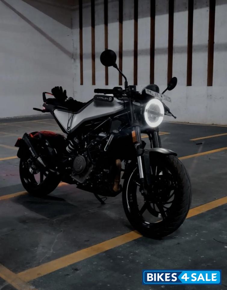 Silver Husqvarna Vitpilen 250