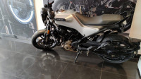 Silver Husqvarna Vitpilen 250