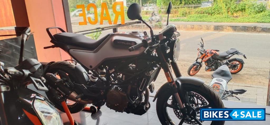 Silver Husqvarna Vitpilen 250