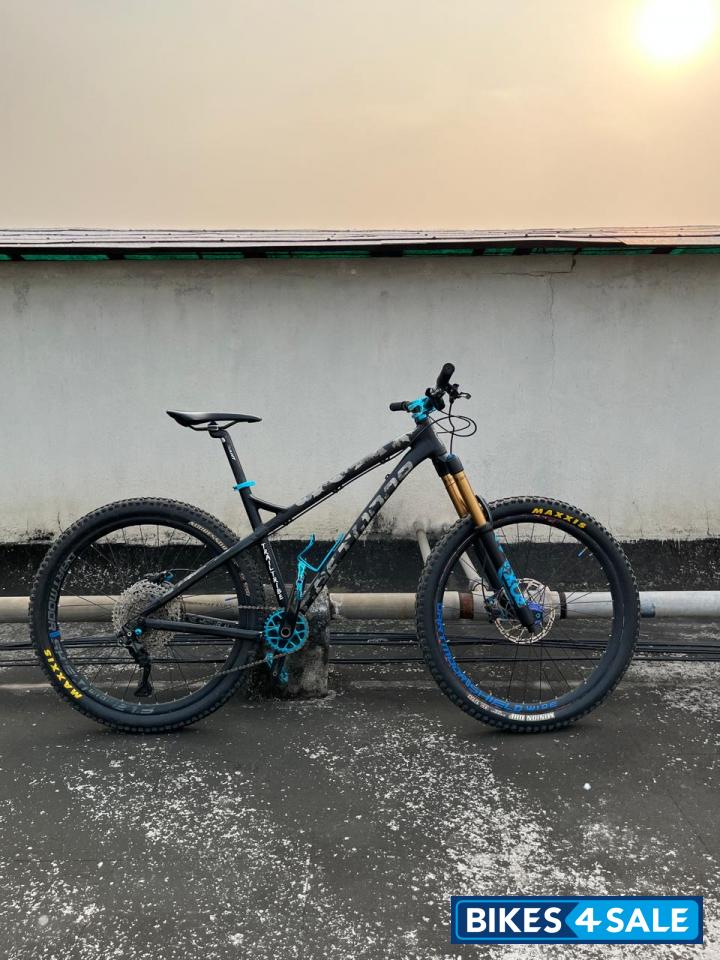 Mat Black Bicycle Dartmoor primal