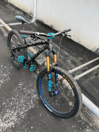 Mat Black Bicycle Dartmoor primal