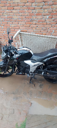 Black TVS Apache RTR 160 4V BS6