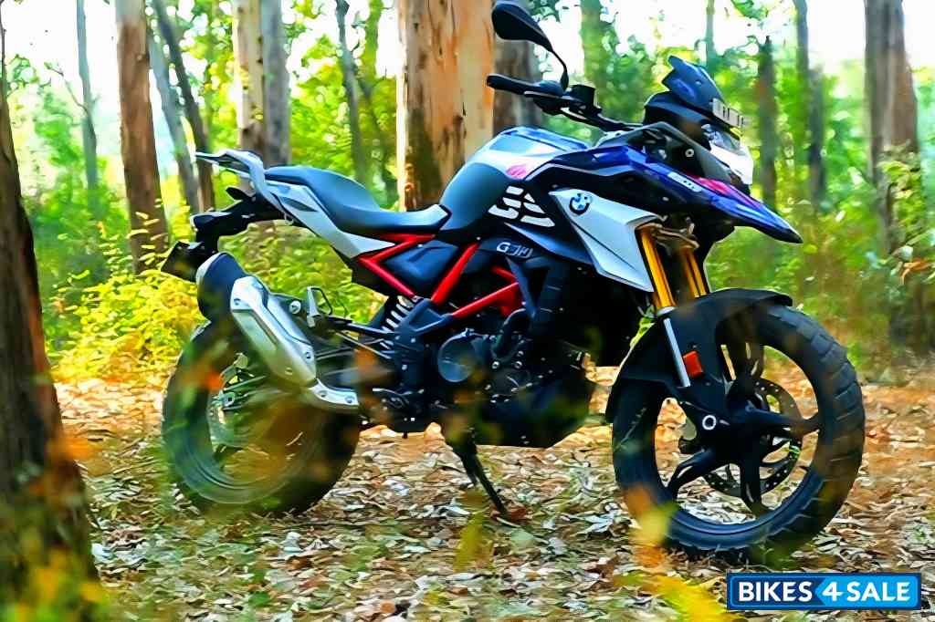 Black-red BMW G 310 GS