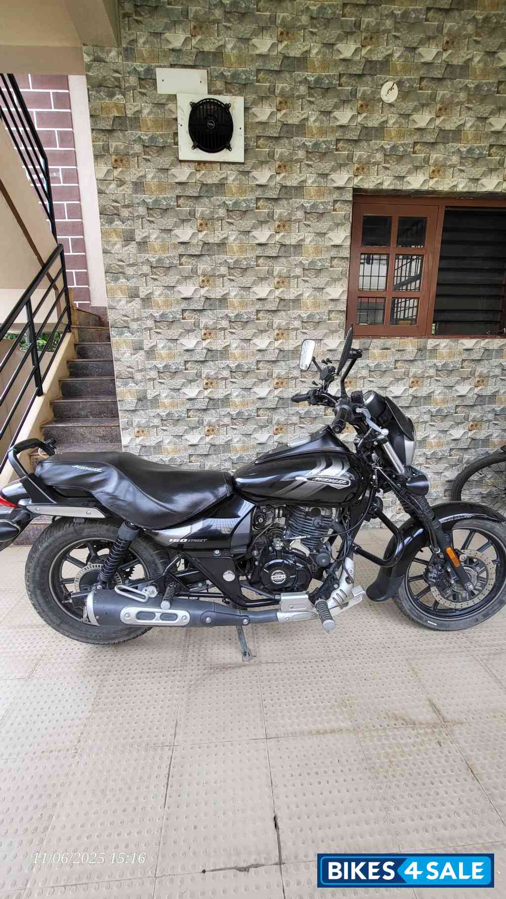 Ebony Black Bajaj Avenger Street 160 BS6