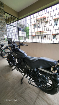 Ebony Black Bajaj Avenger Street 160 BS6