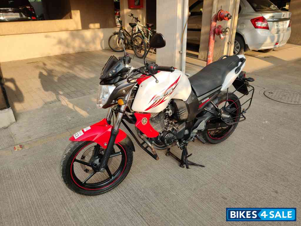 White & Red Yamaha FZ-S