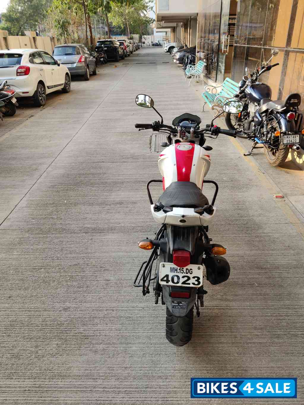 White & Red Yamaha FZ-S