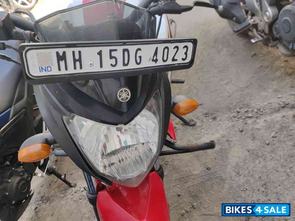 White & Red Yamaha FZ-S