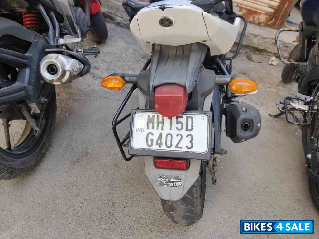 White & Red Yamaha FZ-S