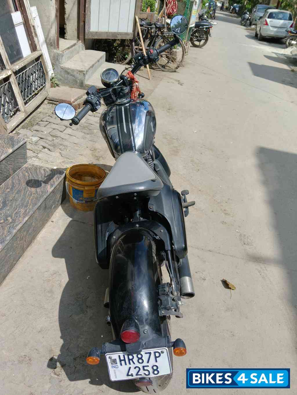 Jawa 42 Bobber Black Mirror