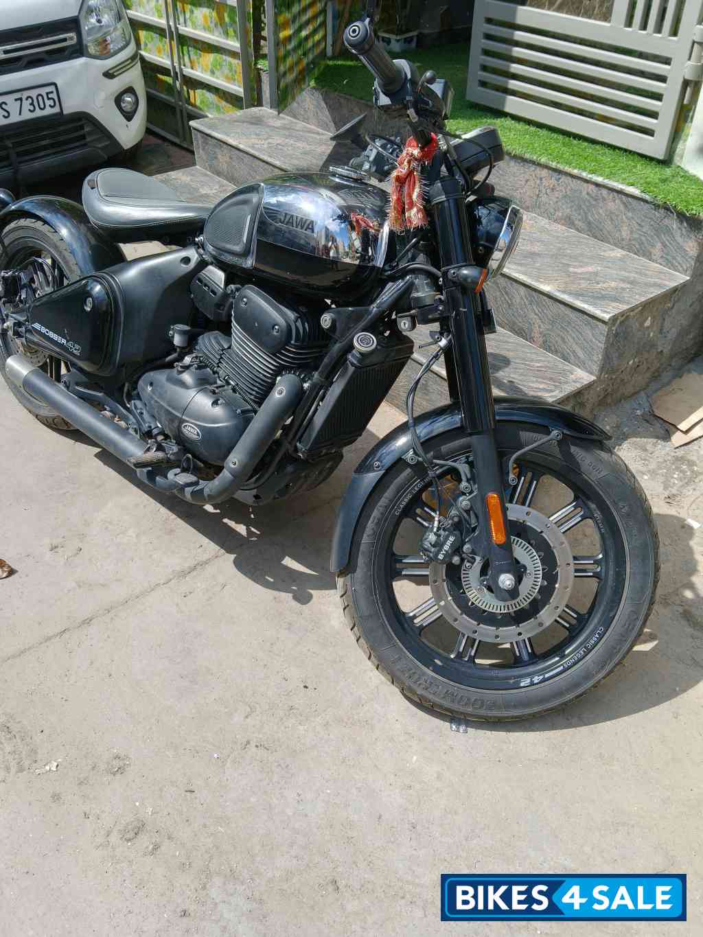 Jawa 42 Bobber Black Mirror