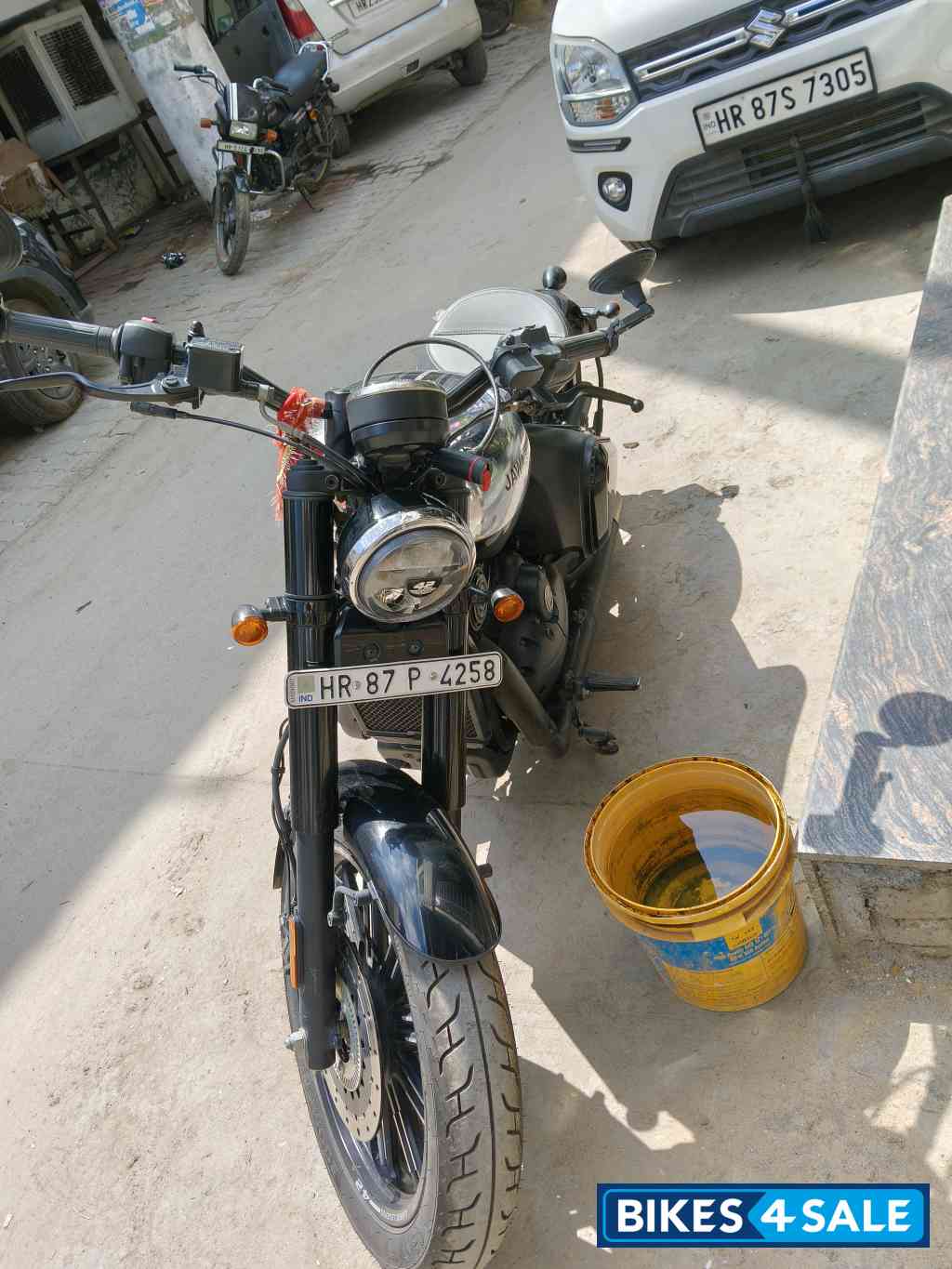 Jawa 42 Bobber Black Mirror