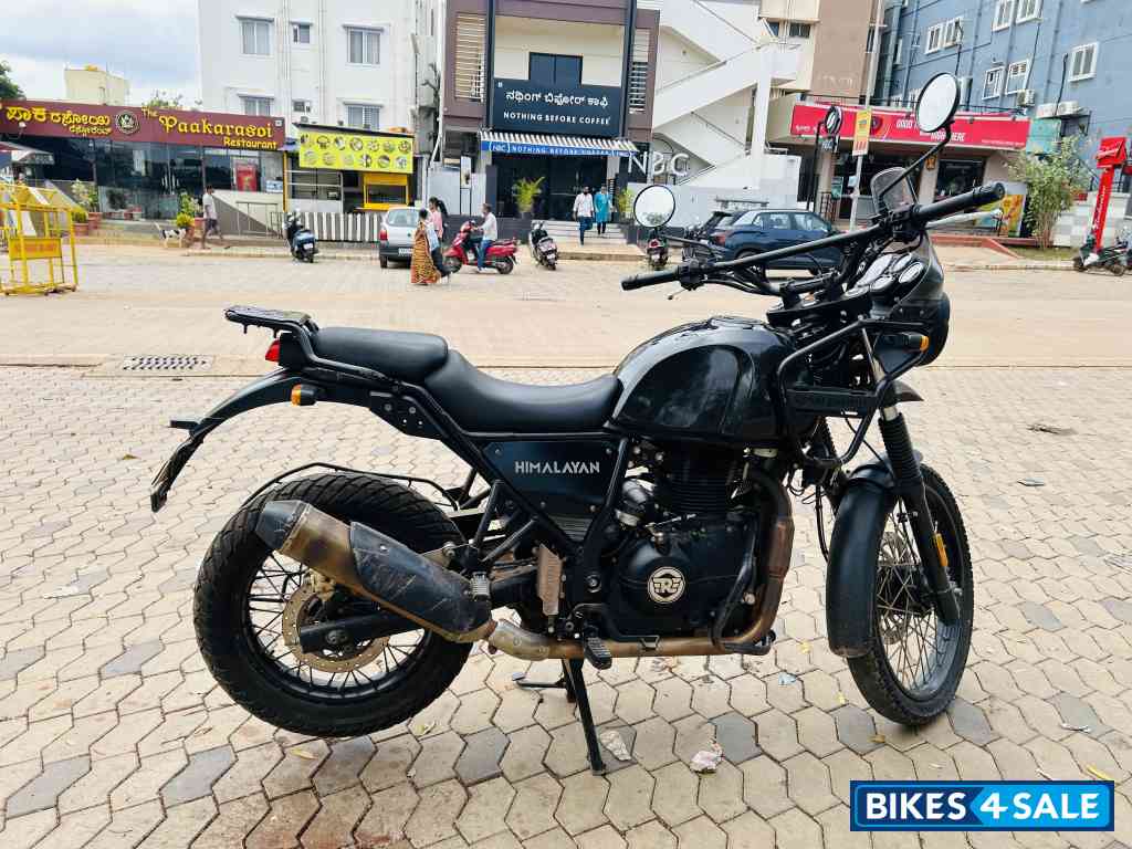 Black Royal Enfield Himalayan BS VI