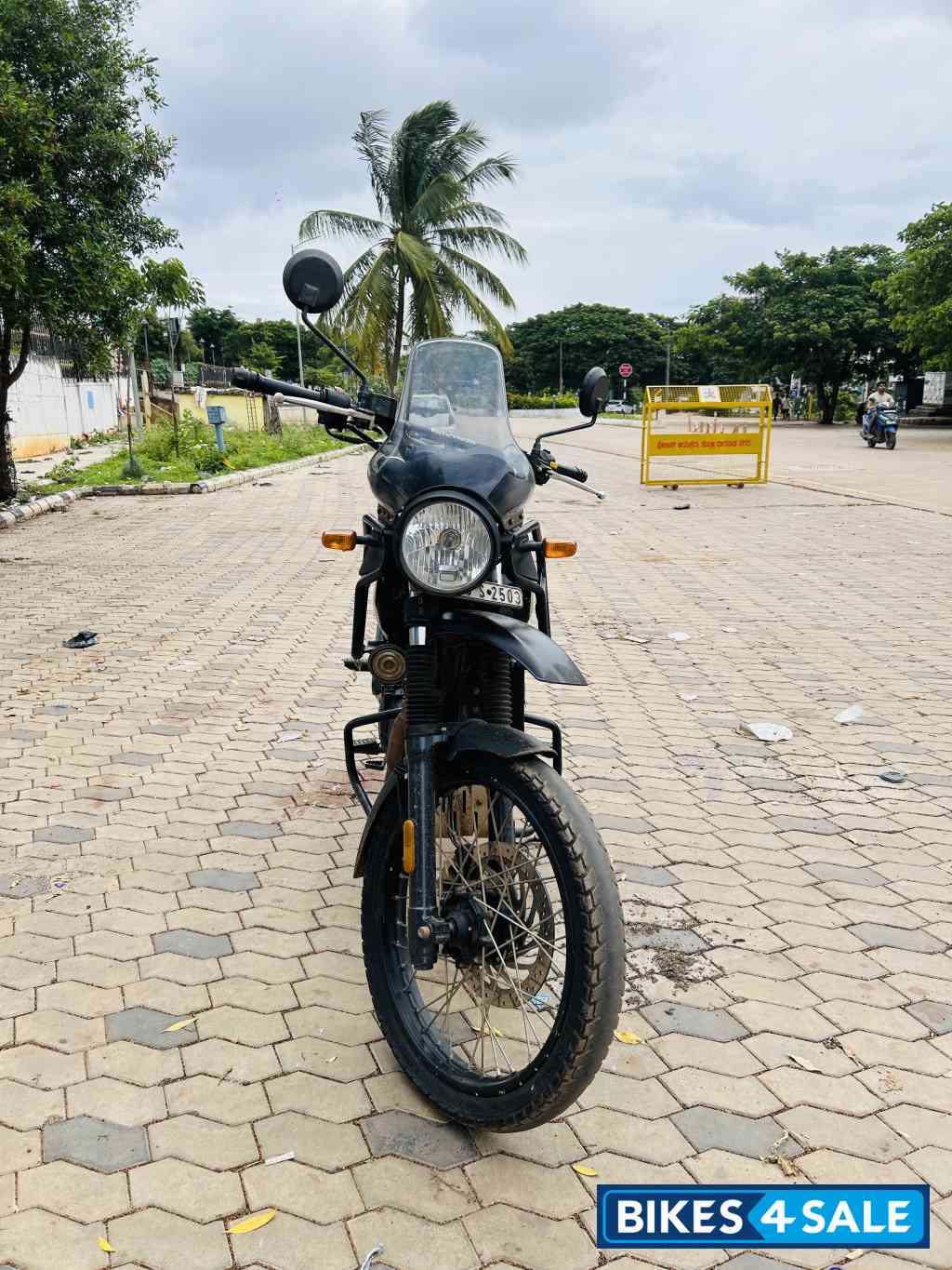 Black Royal Enfield Himalayan BS VI