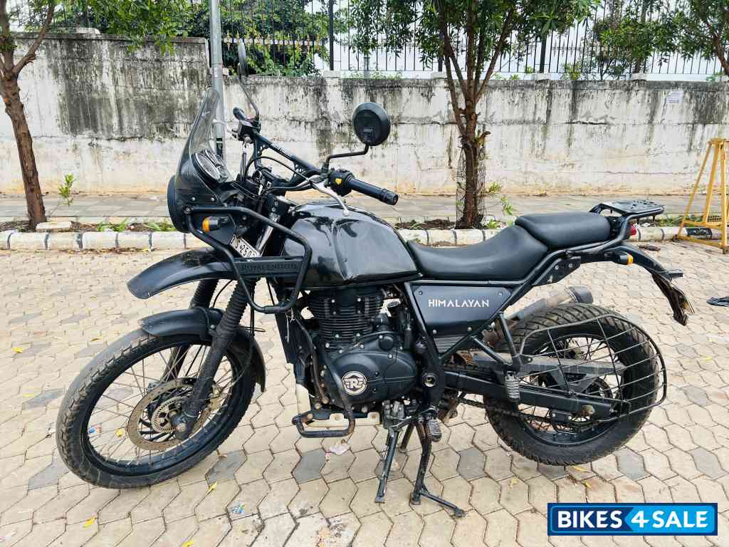 Black Royal Enfield Himalayan BS VI