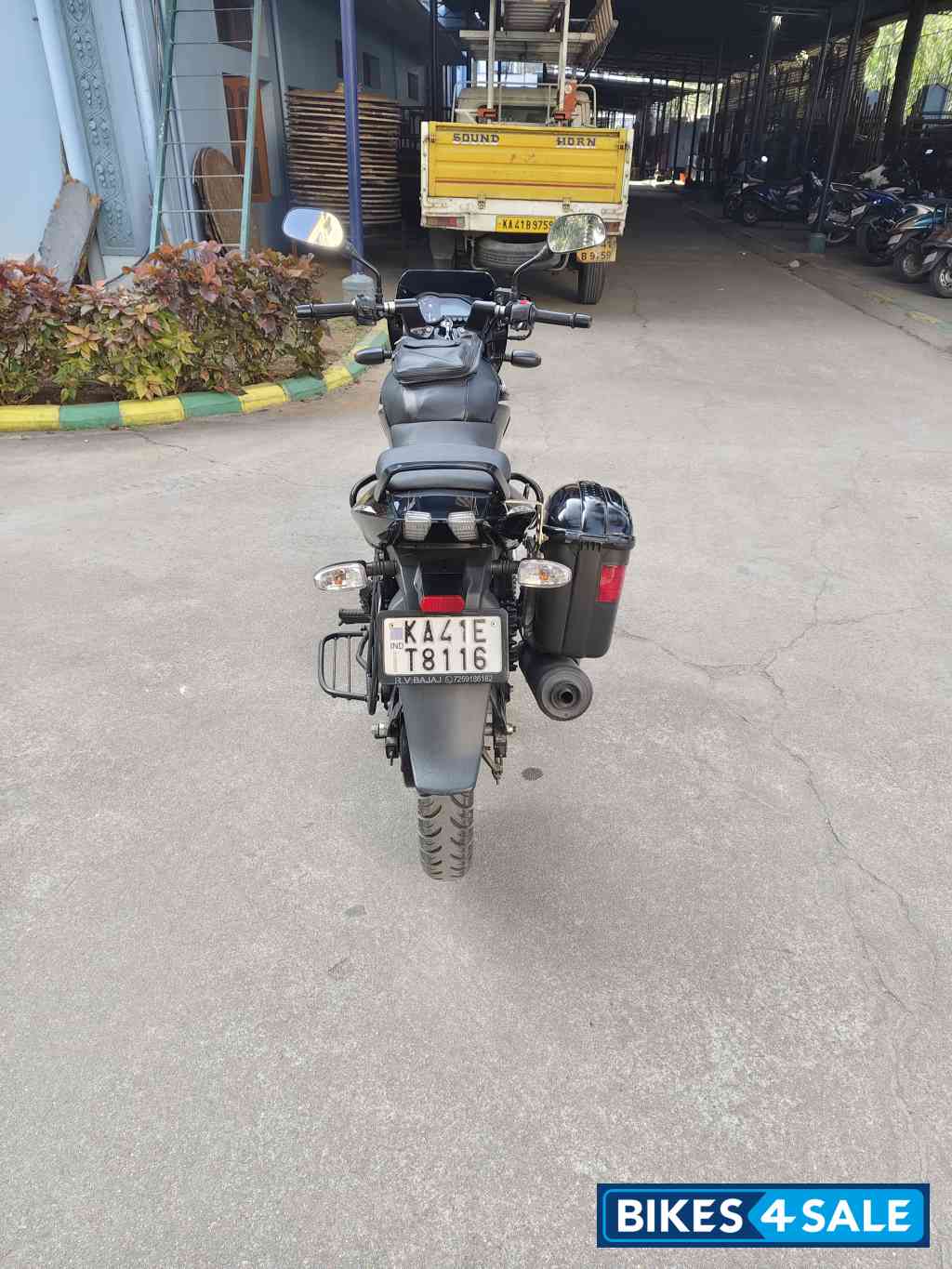 Black And Grey Bajaj Pulsar 125