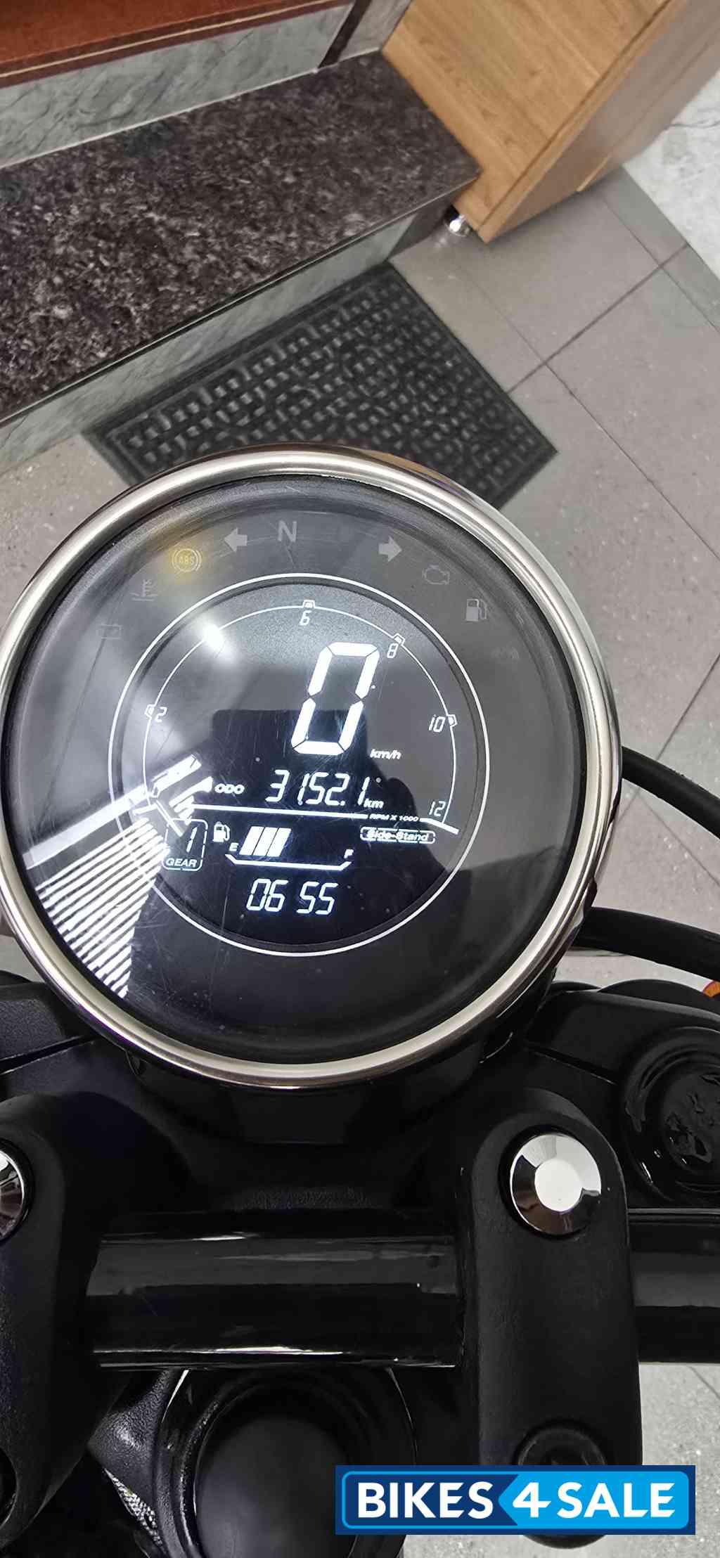 Jawa 42 Bobber Black Mirror