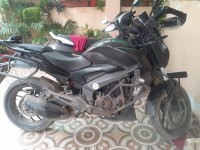 Black Bajaj Dominar 400