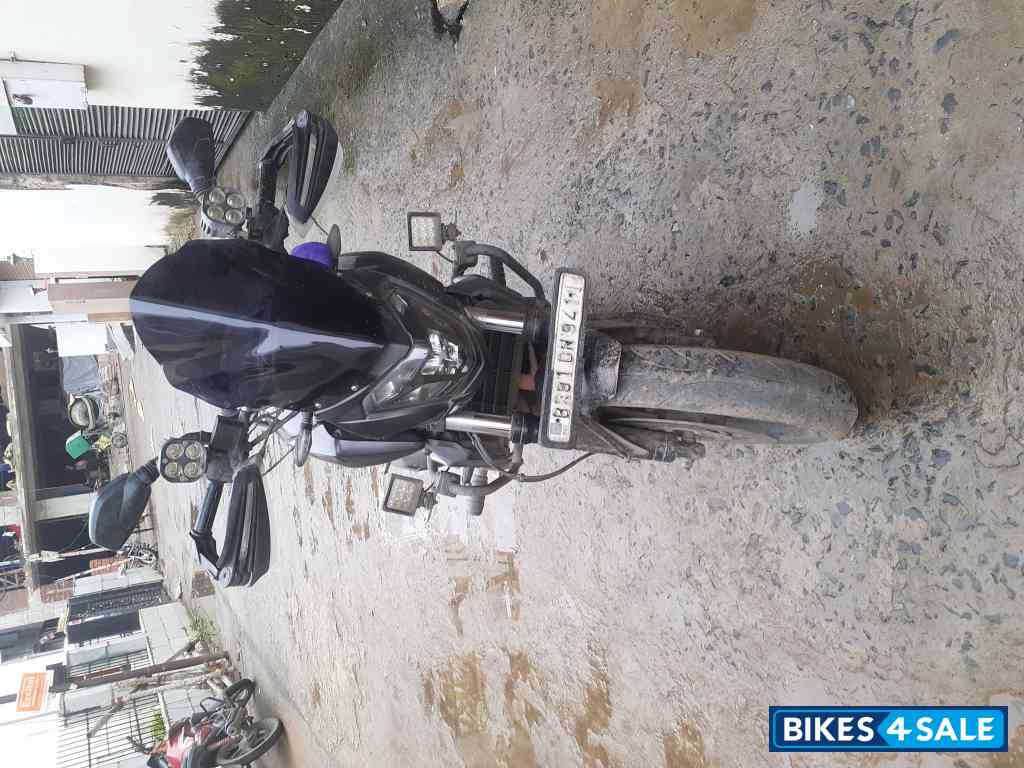 Black Bajaj Dominar 400