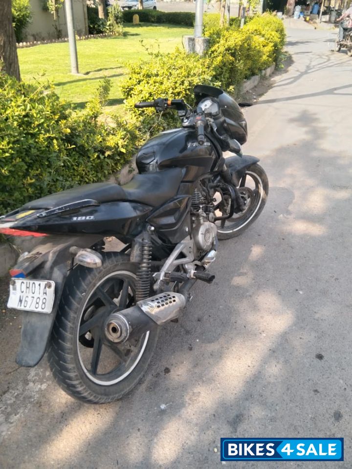 Black Bajaj Pulsar 180