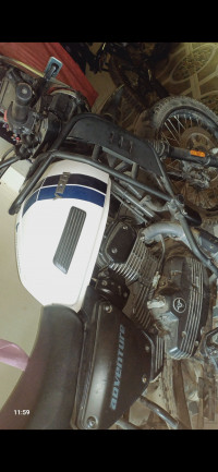 Yezdi Adventure Gloss