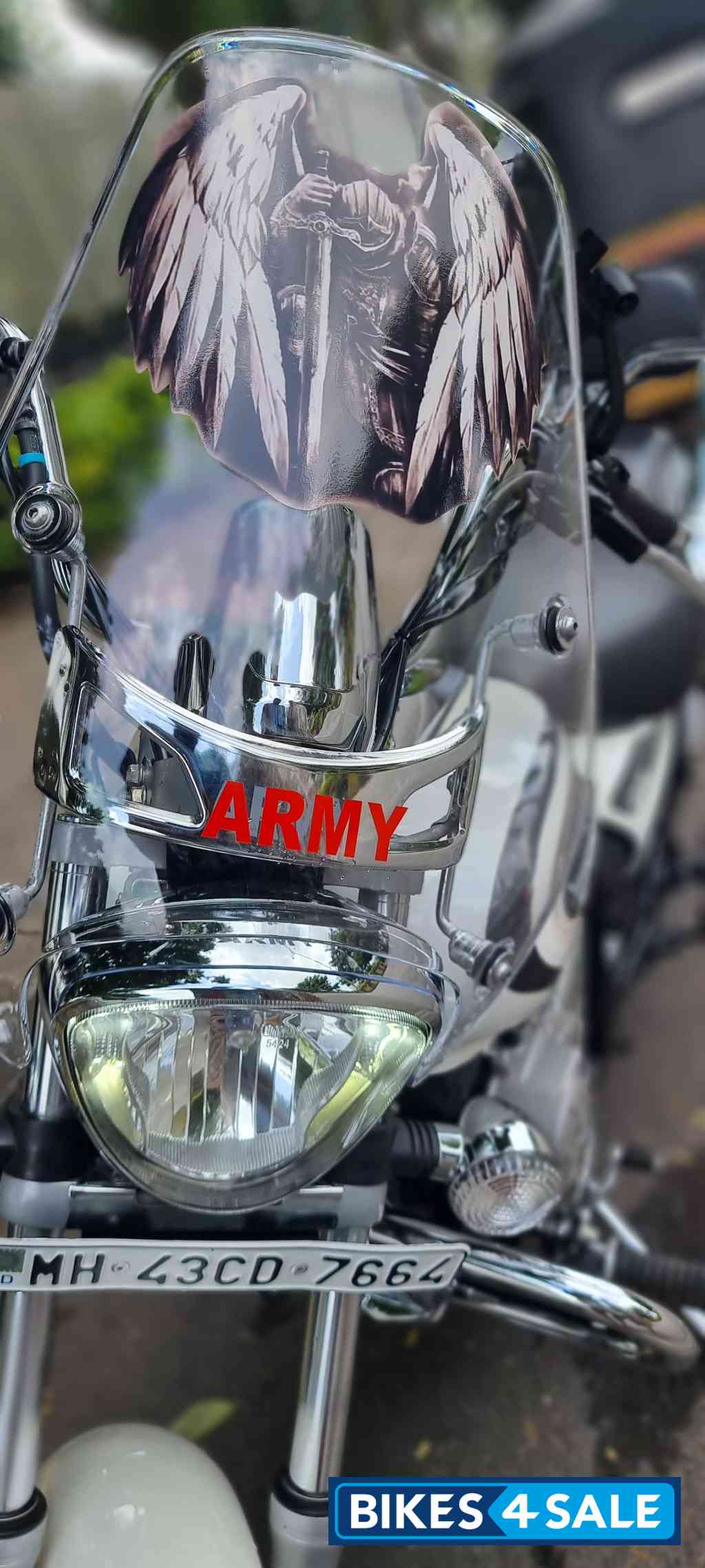 Moonwhite Bajaj Avenger Cruise 220 BS6